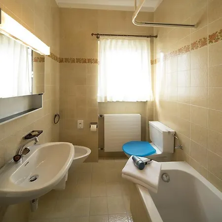 Garni Rivabella Au 3* Brissago
