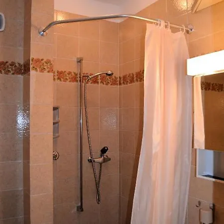 Garni Rivabella Au 3* Brissago